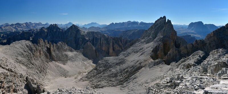 File:1200px-Odla de Valdusa View South.jpg