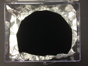 1200px-Vantablack.JPG