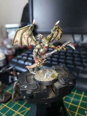 1200px-Winged Kroot Carnivore.jpg